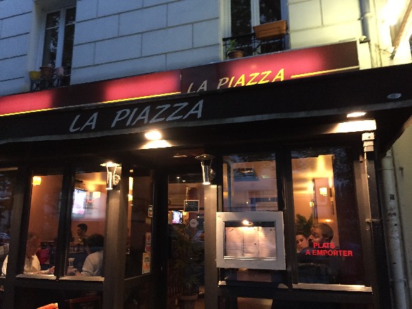 Devanture restaurant italien la piazza Paris