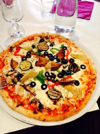 Pizza du restaurant italien la piazza Paris