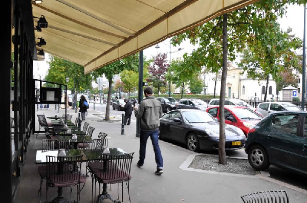 La terrasse du restaurant le Village à Neuilly