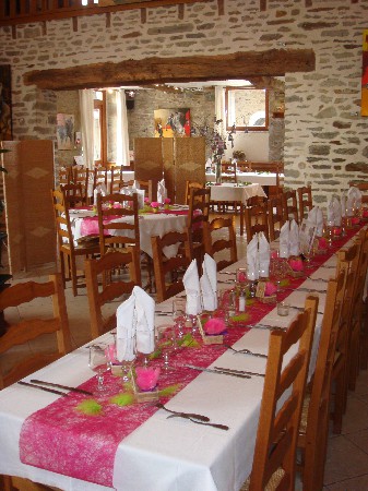 Salle-restaurant-La-Ferme-St-Michel